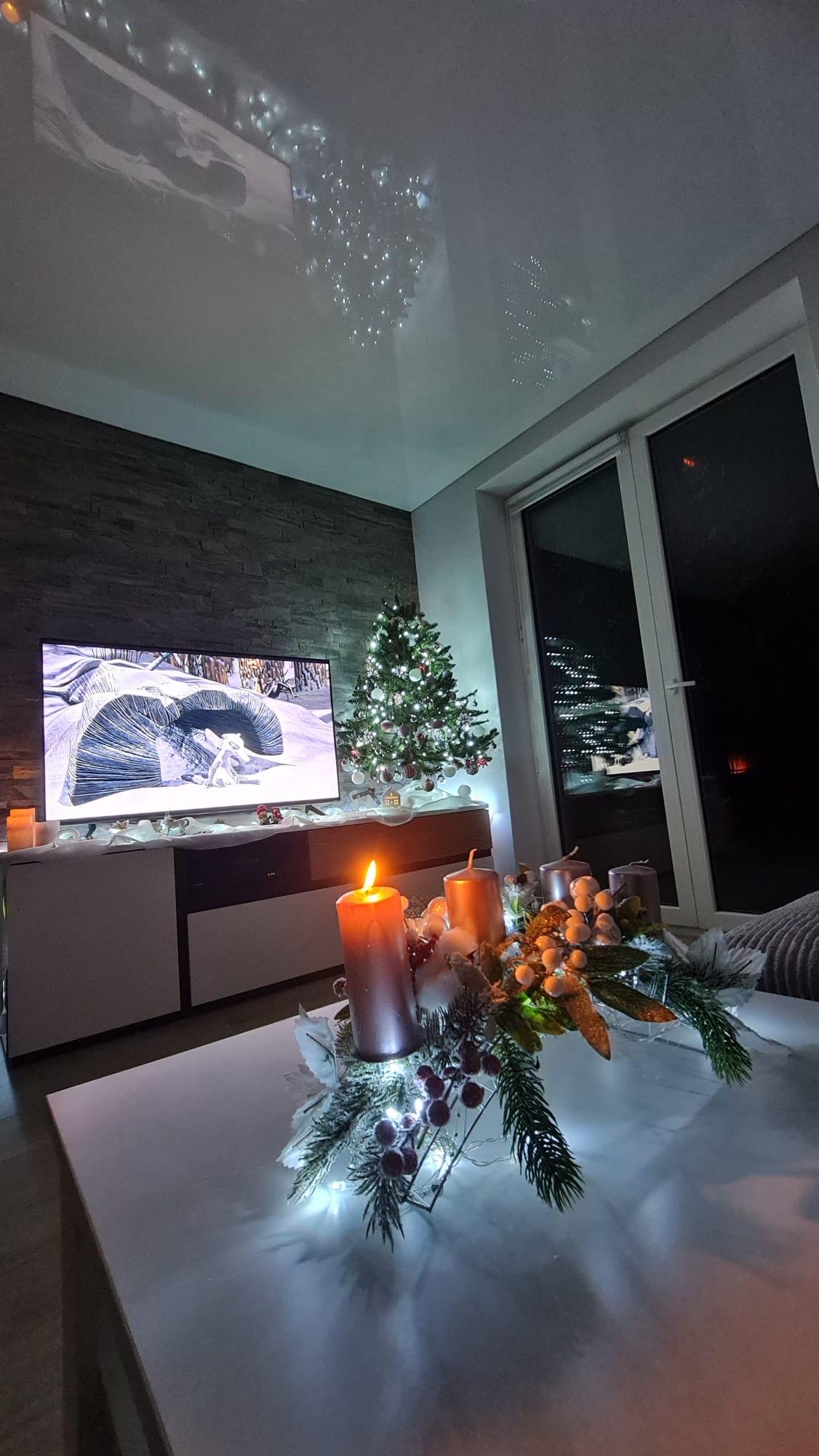 Lesklý napínací strop