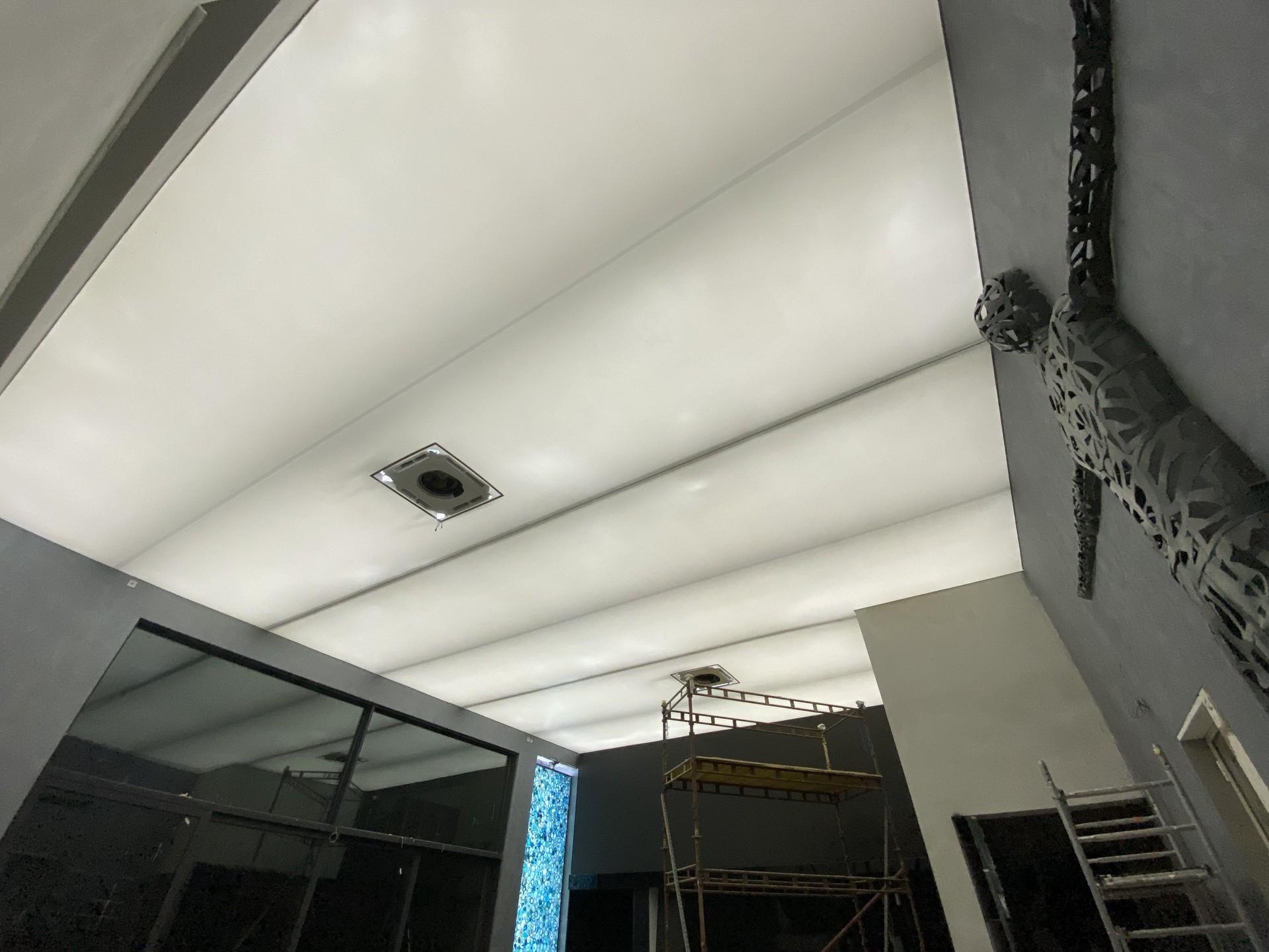 Translucentný strop