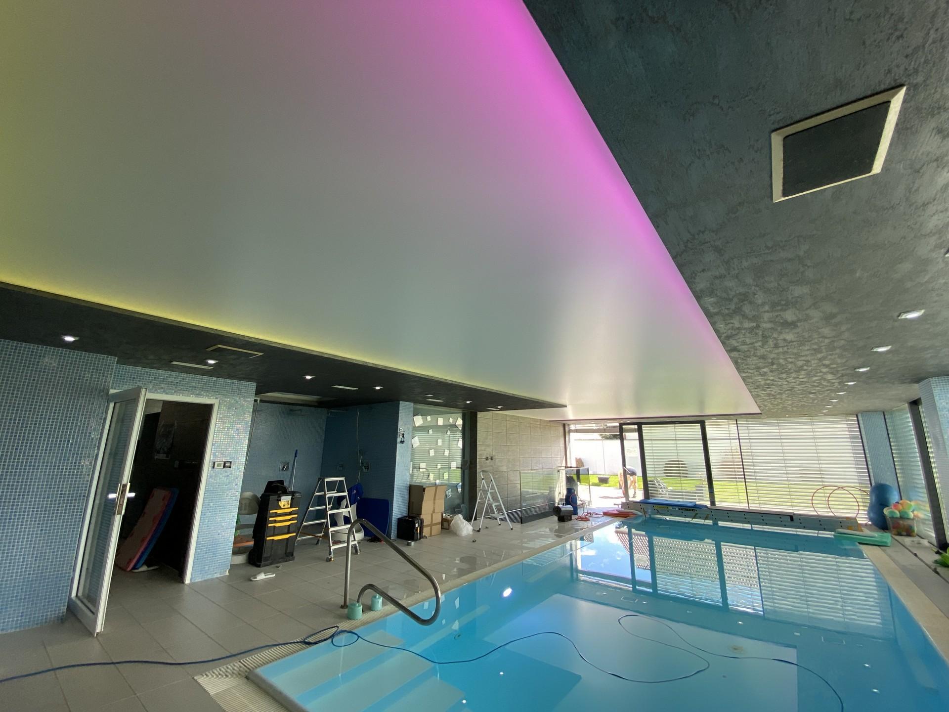 Translucentný strop