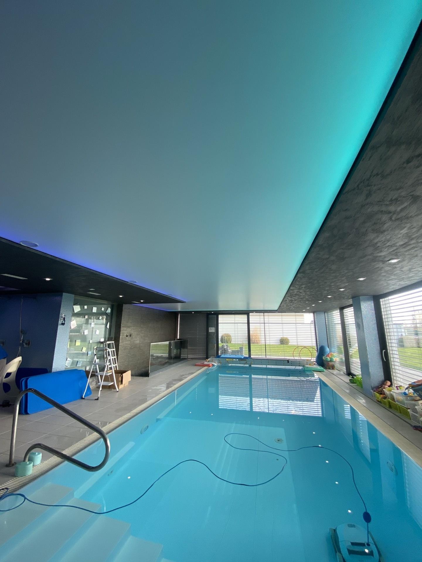 Translucentný strop